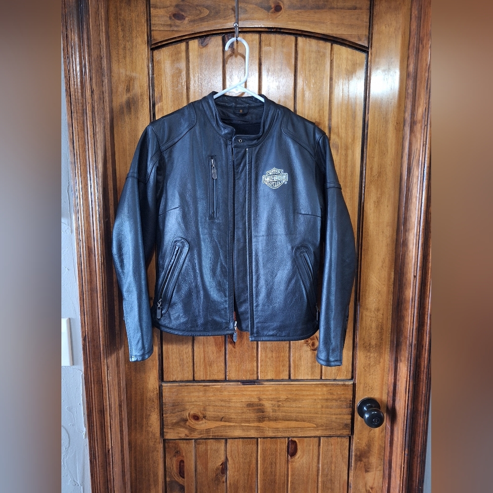 Harley-Davidson Black Bomber Jacket Sleek Leather Finish